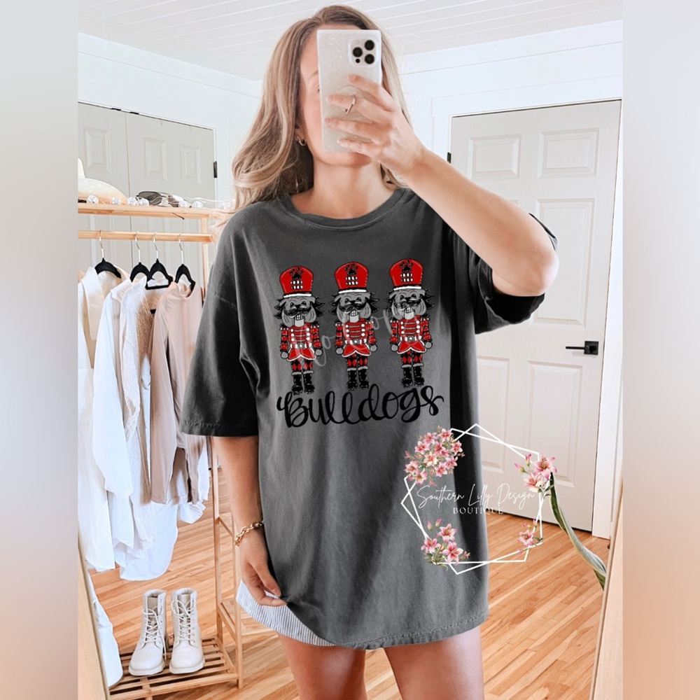 Comfort Colors Nutcracker Gray Bulldogs Graphic T-Shirt